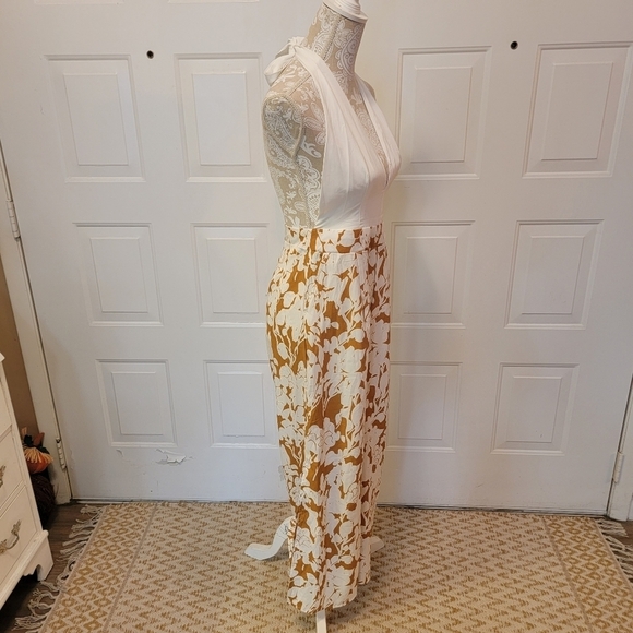 NWT Follow Me white halter printed wide leg bottom backless jumpsuit w/ pockets - Picture 2 of 7